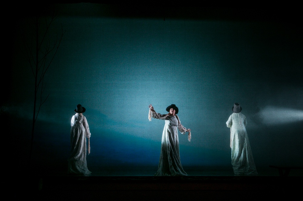 Skats no izrādes "Maija un Paija" // Foto – Matīss Markovskis